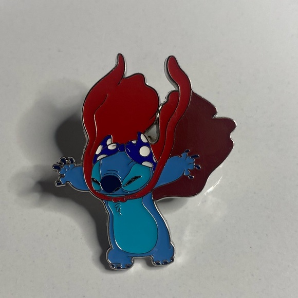 Disney Loungefly Lilo & Stitch Mystery Pin – Stitch in Red Cape - Picture 5 of 8
